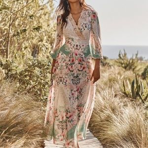 NWT WHITE HOUSE BLACK MARKET Floral Drama Sleeve Dress Size 2 -$270